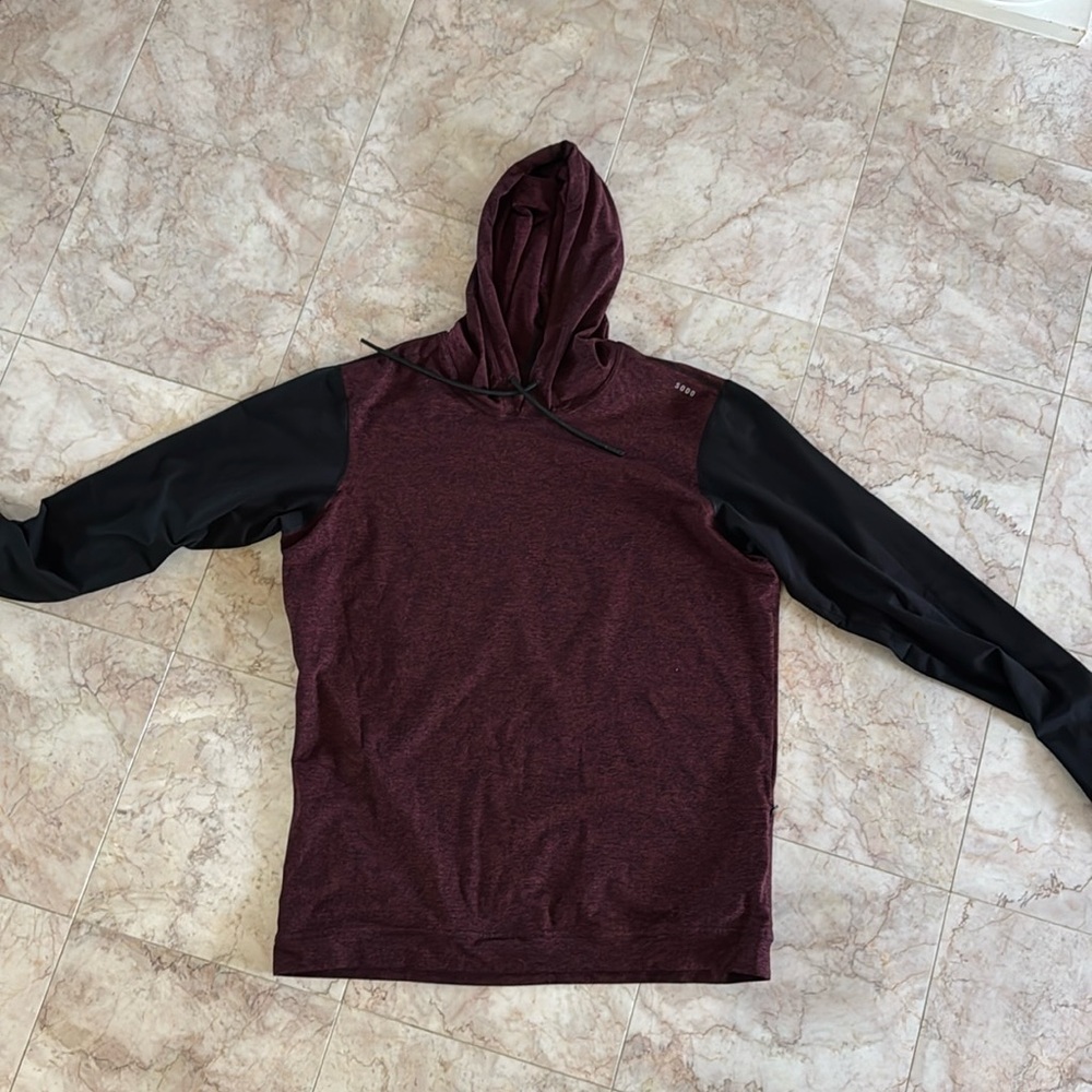 Like new, men’s Sodo brand sweatshirt. Black sleeves, red “burgundy” body.